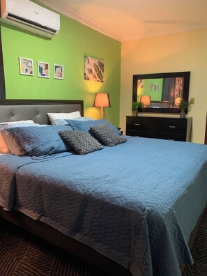 3 Schlafzimmer, Schreibtisch, Bügeleisen/Bügelbrett, kostenloses WLAN