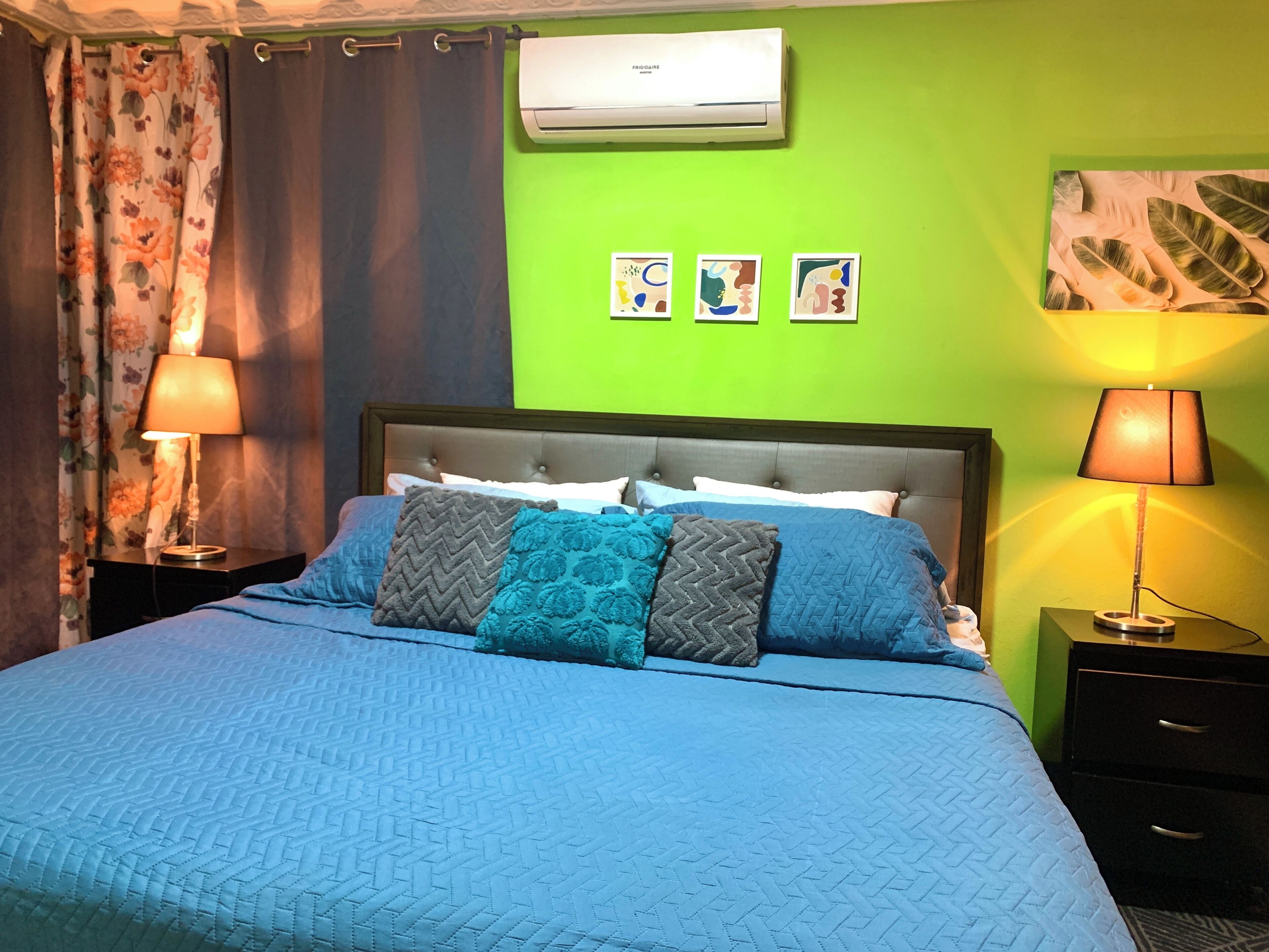 3 chambres, bureau, fer et planche à repasser, accès au Wi-Fi (inclus)