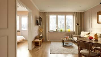 Family Apartment, Balcony | Living room