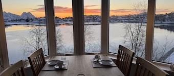Lofoten Villa by the sea