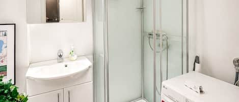 Douche, serviettes fournies