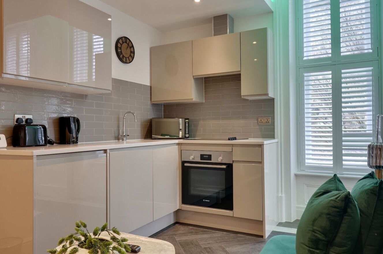 Deluxe Apartment | Dapur peribadi | Peti sejuk, ketuhar gelombang mikro, ketuhar, dapur 