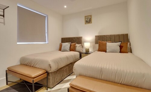 QE2 Loft Apartments