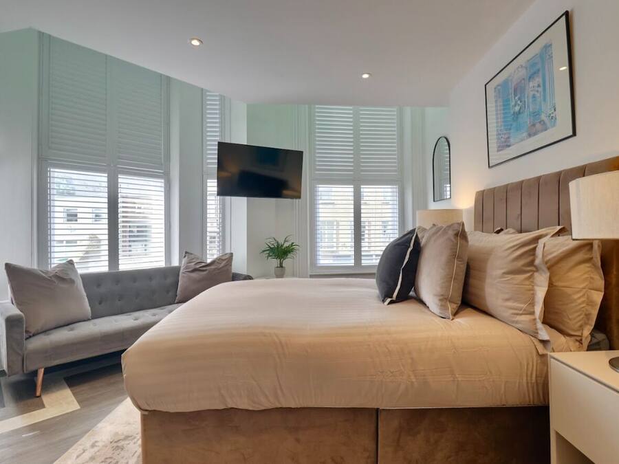 Deluxe Apartment | Iron/ironing board, free WiFi, bed sheets