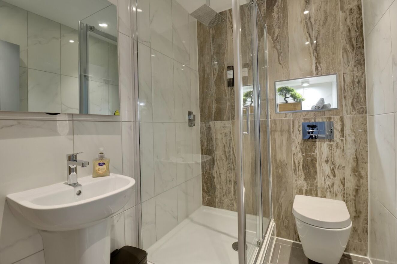 Deluxe Apartment | Bathroom
