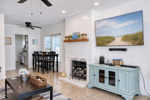 311CE: Newly Remodeled Cottage on the Flats
