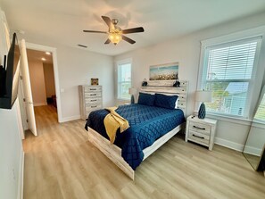 Room - Luxury Coastal Retreat Near Beach & Bay Private Pool + Tesla Charger (Port St. Joe)