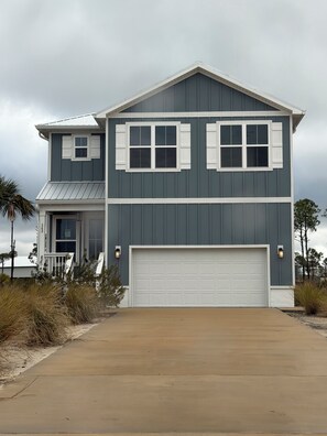 Exterior - Luxury Coastal Retreat Near Beach & Bay Private Pool + Tesla Charger (Port St. Joe)