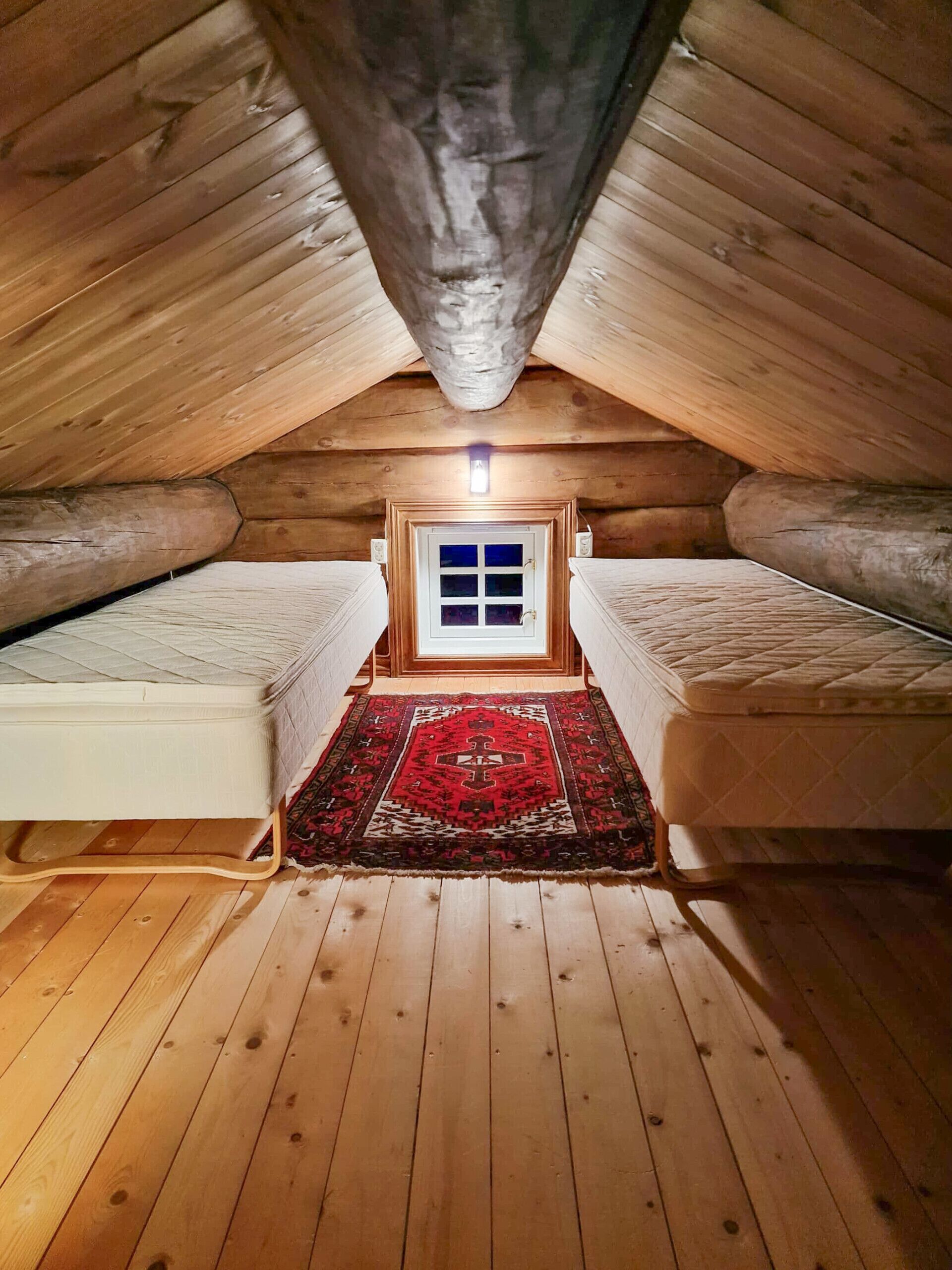 5 bedrooms, WiFi (free), bed sheets