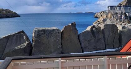 Henningsvær Harbour Retreat