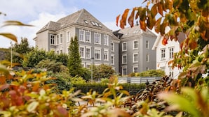 A large, multi-story building with a symmetrical facade, multiple windows, and a prominent central entrance. - Cosy Apartment at Høyden with balcony (Bergen)