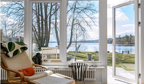 Beautiful holiday home by the lake Immeln