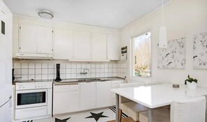 Coffee/tea maker, electric kettle
