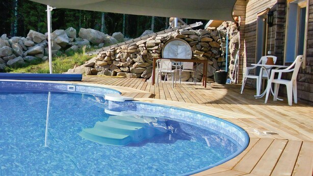 Pool - Large holiday home with beautiful view of Nässjön (Gislaved)
