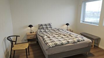 WiFi (free), bed sheets