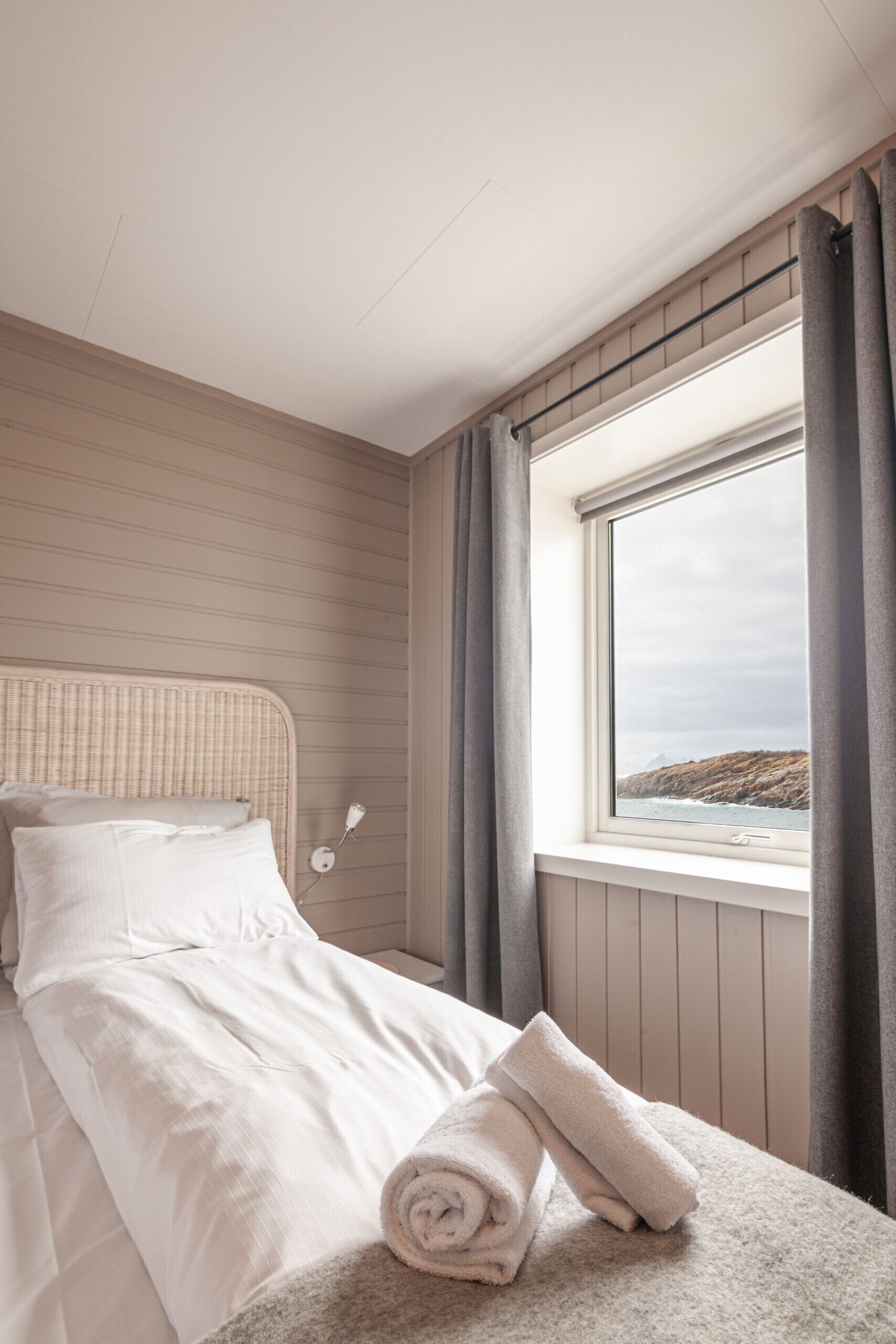 WiFi (free), bed sheets