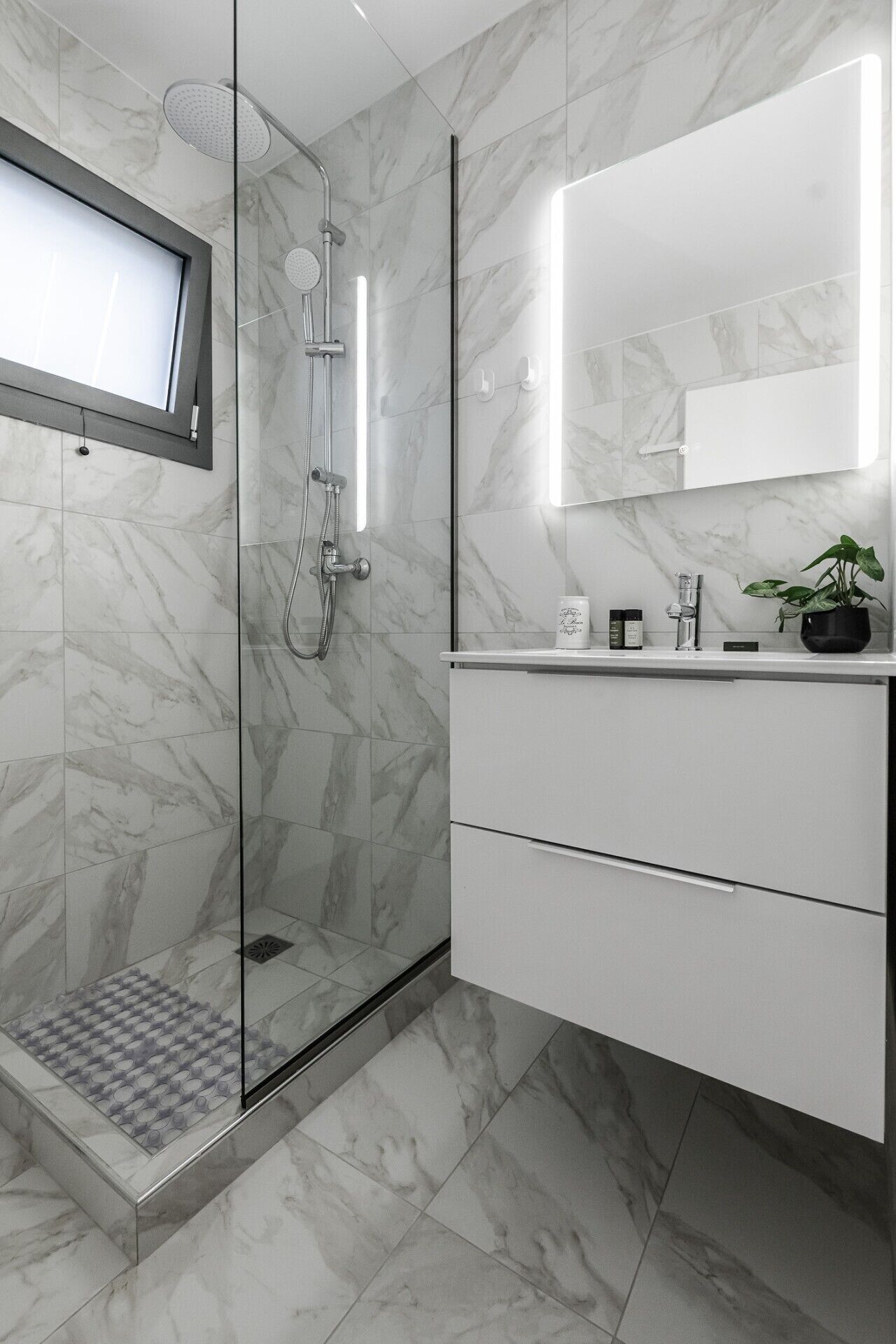 Hair dryer