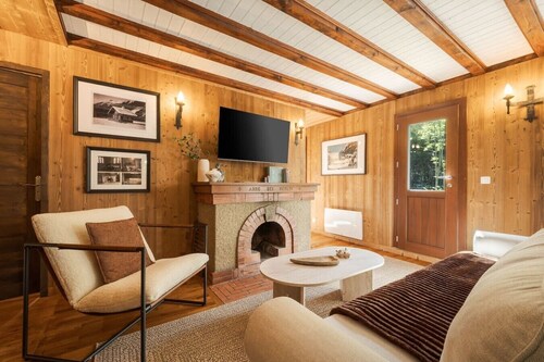 Cozy Chalet | Sleeps 6 | Quiet | Terrace & BBQ