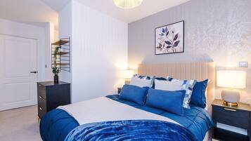 Luxury Apartment, Private Bathroom, City View (Prestige City Centre) | Blackout drapes, iron/ironing board, free WiFi