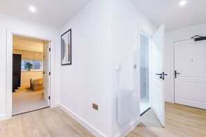 Double Room, City View | Bathroom - Modern 2BR Apartment Leeds Centre (Leeds)