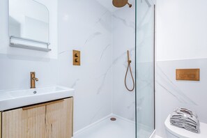 Luxury-Apartment, eigenes Bad, Stadtblick (Prestige City Centre) | Badezimmer
