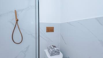 Luxury Apartment, Private Bathroom, City View (Prestige City Centre) | Bathroom