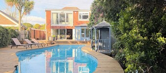 Palm House | Heated Pool | Sleeps 10 | South Downs