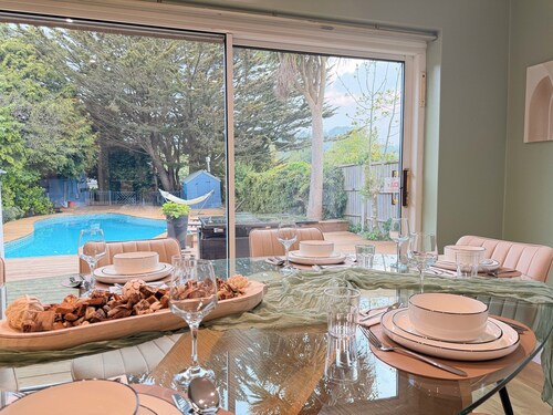 Palm House | Heated Pool | Sleeps 10 | South Downs