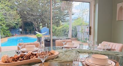 Palm House | Heated Pool | Sleeps 10 | South Downs