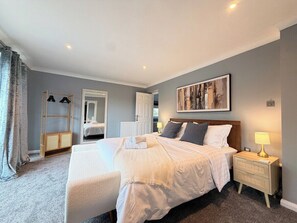 4 bedrooms, iron/ironing board, Internet, bed sheets - Palm House | Heated Pool | Sleeps 10 | South Downs (Worthing)