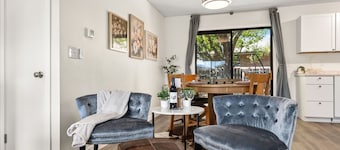 Backyard Hideaway | King Bed, Garage, Bicycles