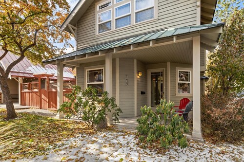 New Listing! Downtown Bend Studio | Walk Everywhere