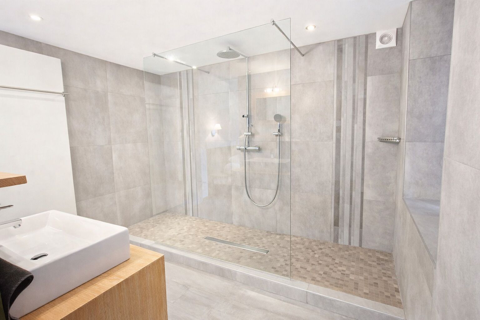 Standard Double Room | Bathroom | Shower, hair dryer, towels, soap