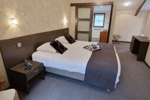 Standard Double Room - Hôtel La Ferme de Sy (Ferrières)