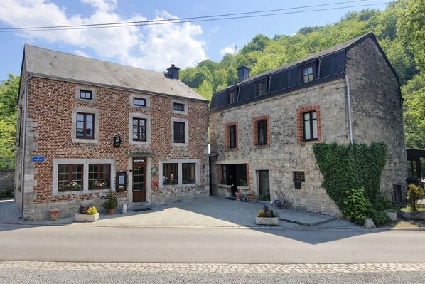Standard Double Room | Exterior - Hôtel La Ferme de Sy (Ferrières)