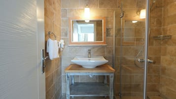 Comfort Suite, Garden View | Bathroom