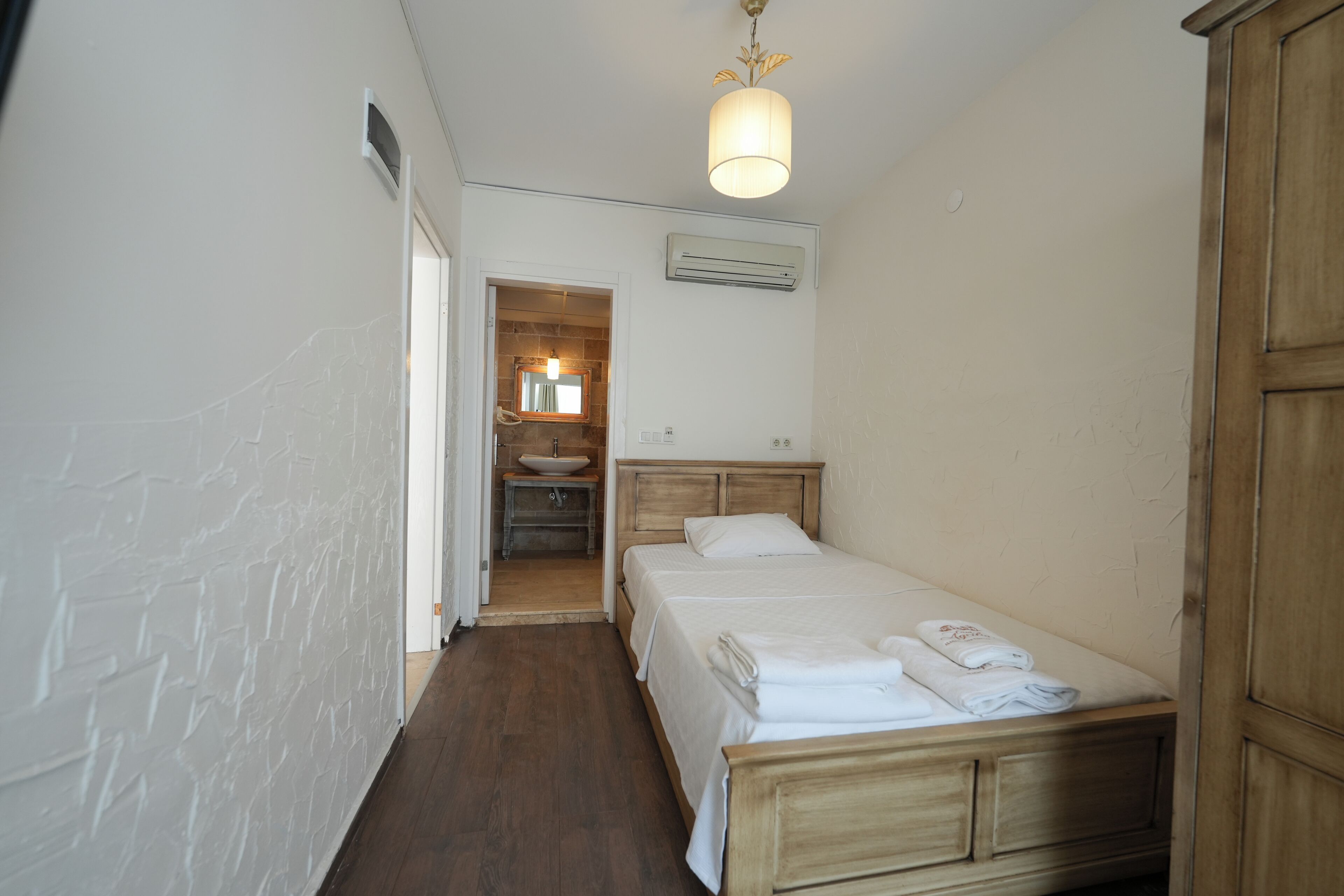 Comfort Twin Room, Garden View | Bar mini, meja, ruang kerja komputer riba, Wi-fi percuma 