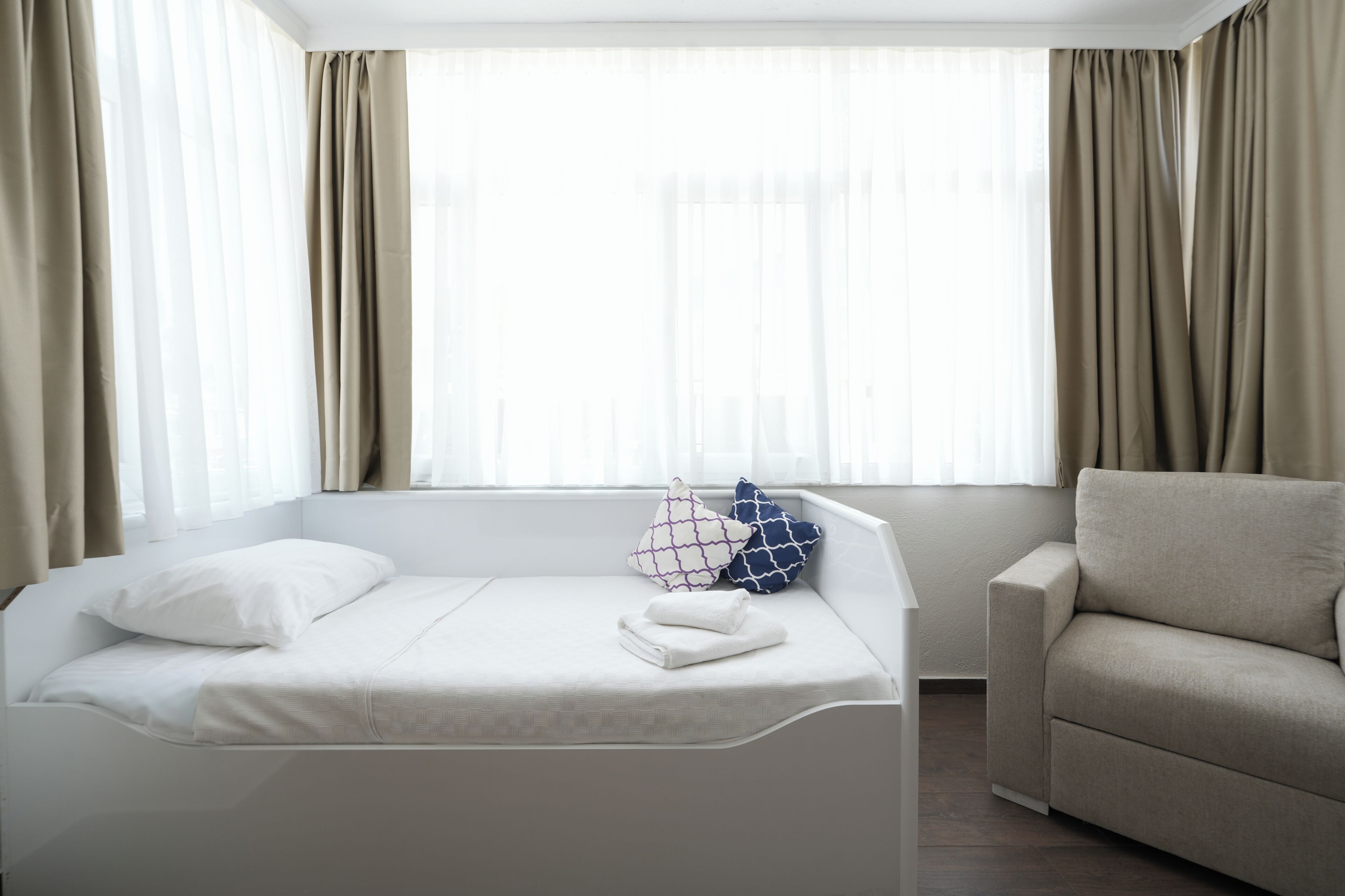Superior suite, uitzicht op tuin | Een minibar, een bureau, een laptopwerkplek, gratis wifi