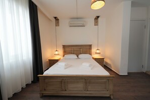 Deluxe Double Room | Bar mini, meja, ruang kerja komputer riba, Wi-fi percuma 