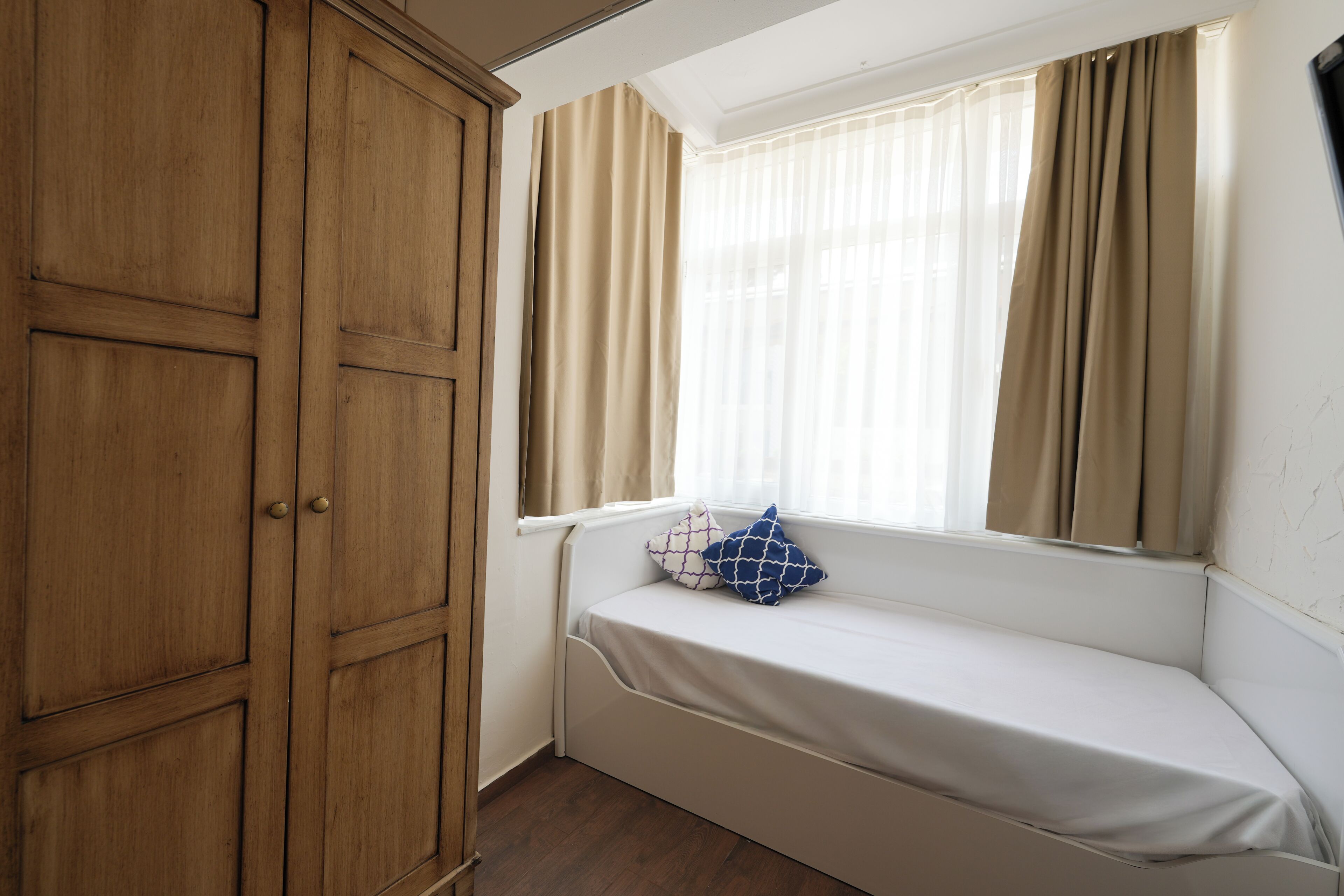 Comfort suite, uitzicht op tuin | Een minibar, een bureau, een laptopwerkplek, gratis wifi