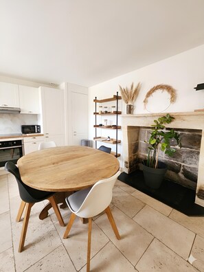 Dining - Vrbo Property (Montagne)