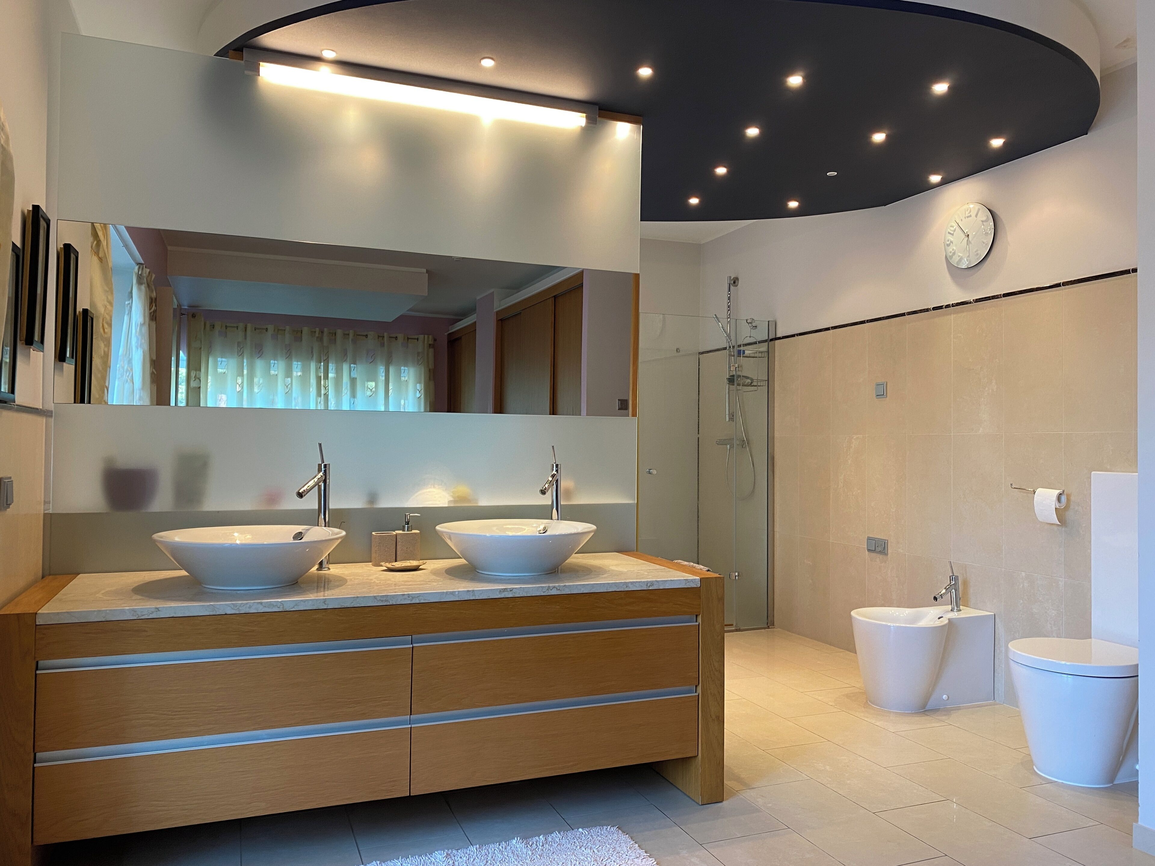 Shower, bidet, towels, soap