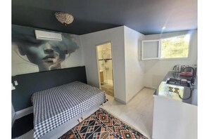 Room - Vrbo Property (Marseille)