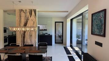 Villa, 2 Bedrooms, Smoking, Terrace | Ruang makan