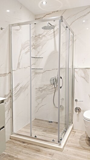 Hair dryer, towels, soap, toilet paper - Lux 2 Central Apartment with Garage (Plovdiv)