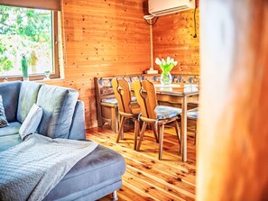 Dining - Wonderful private villa for 8 guests with WIFI, TV, pets allowed and panoramic view (Aš)