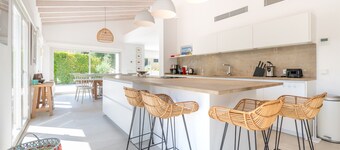 Holiday Home 'Almudaina' with Private Pool, Wi-Fi and Air Conditioning
