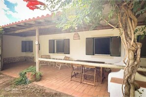 Outdoor dining - Vrbo Property (Porches)