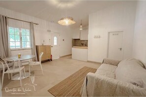 Living area - Vrbo Property (Porches)