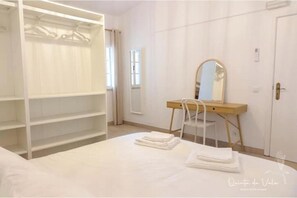 WiFi, bed sheets - Vrbo Property (Porches)